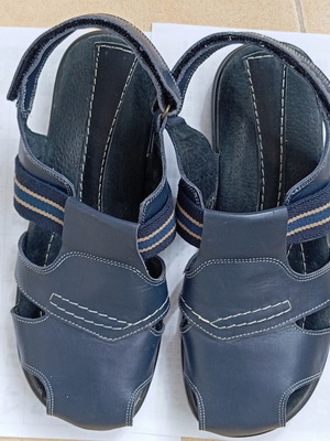 Shooz men's sandals size 41, like new, dark blue leather