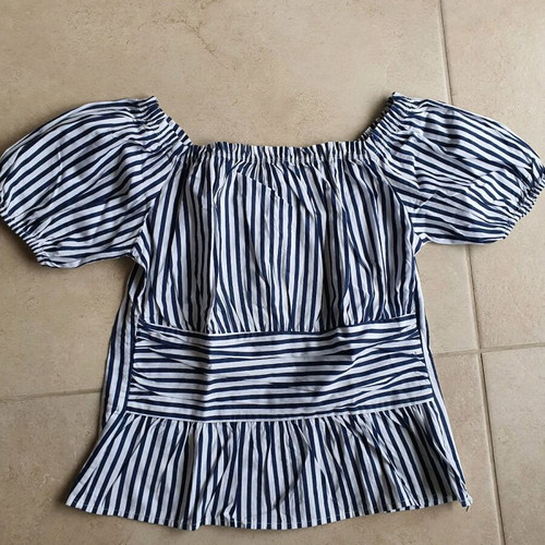 Mango blouse like new with puff sleeves and side zipper, size S