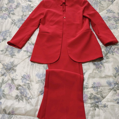 Enzzo women's suit set like new, red