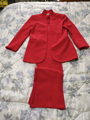 Enzzo women's suit set like new, red