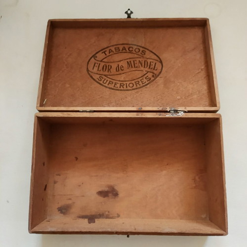 Flor de Mendel wooden cigar box used, vintage 1910-1920