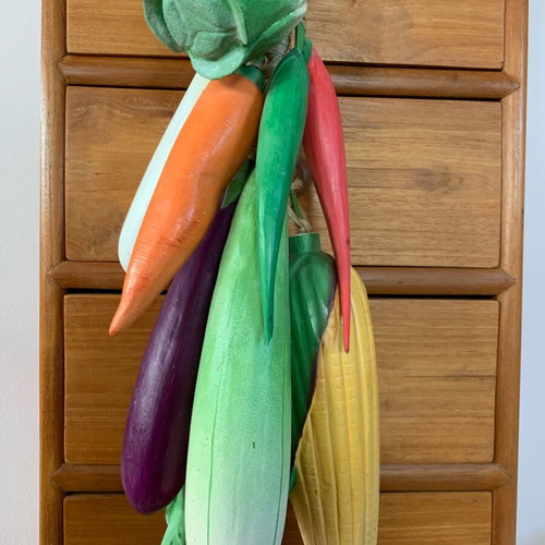 Hanging kitchen decoration with 12 wooden vegetables new