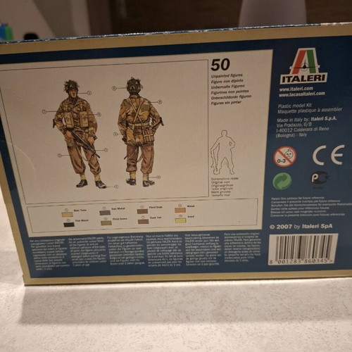 Model figures British paratroopers like new