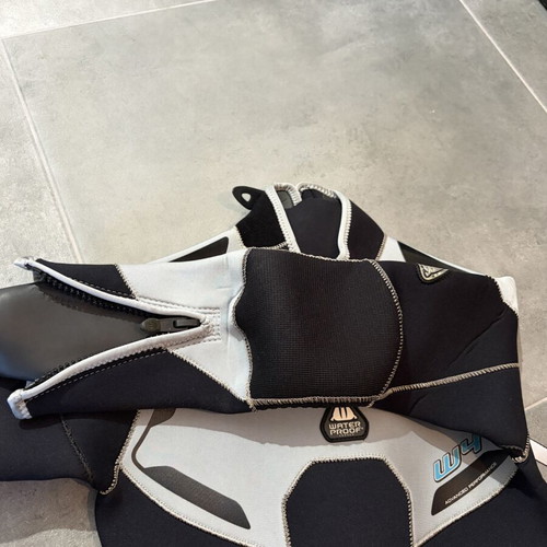 W4 wetsuit for men 5mm like new
