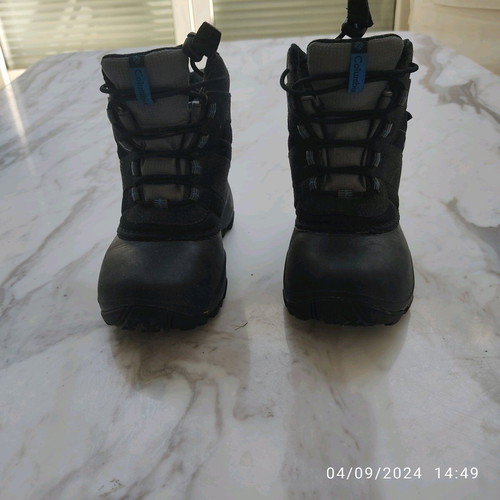 Columbia snow boot size 30 like new, black