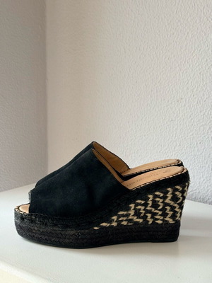 Macarena 2 Serraje Black Platforms like new