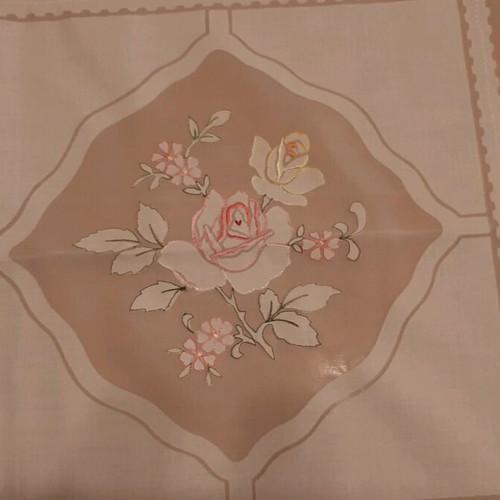 Tablecloth 160cm x 270cm new, white with pink roses
