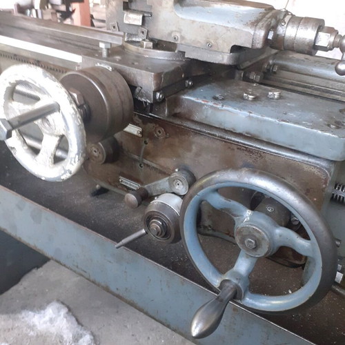 Lathe used with various tools