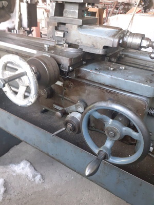 Lathe used with various tools