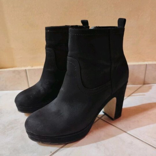 H&M suede ankle boots like new, size 38, black