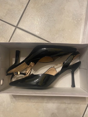 Issue Fashion pumps new, black, size 40, patent leather