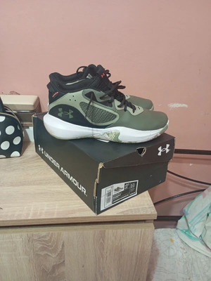 Αθλητικά παπούτσια Under Armour, μέγεθος 44,5, άσπρα και πράσινα