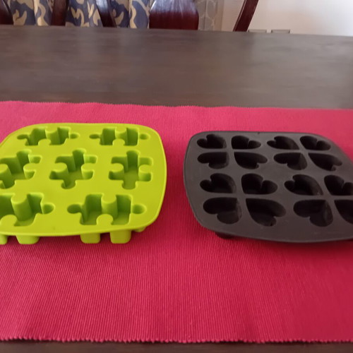 Silicone Ice Cube Trays pack of 2, green and black, like new, IKEA