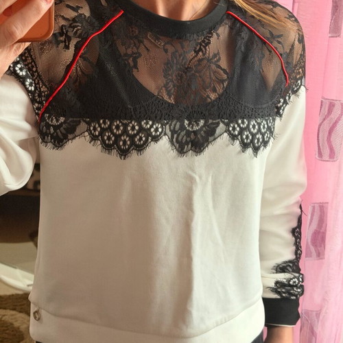 Relish blouse with lace like new, size S