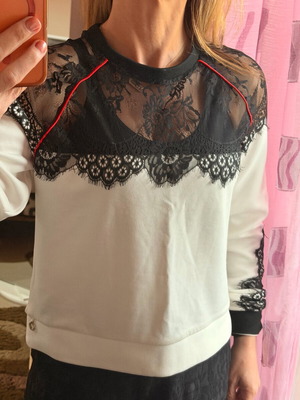 Relish blouse with lace like new, size S