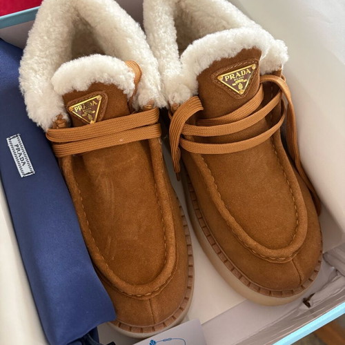 Prada boots brown new, unisex size 41