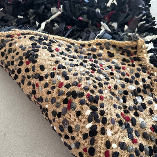Handmade rag rug new, knot knot