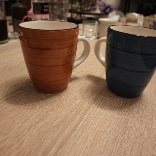 Set of two mugs used, orange and blue