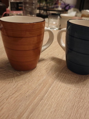 Set of two mugs used, orange and blue