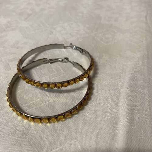 Hoop earrings like new with yellow rhinestones and amber stones