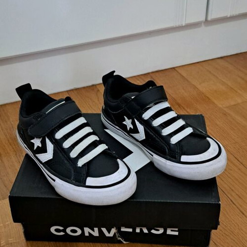 Converse shoes black size 28 like new