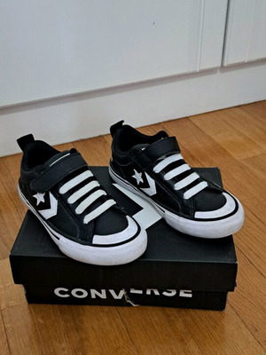 Converse shoes black size 28 like new
