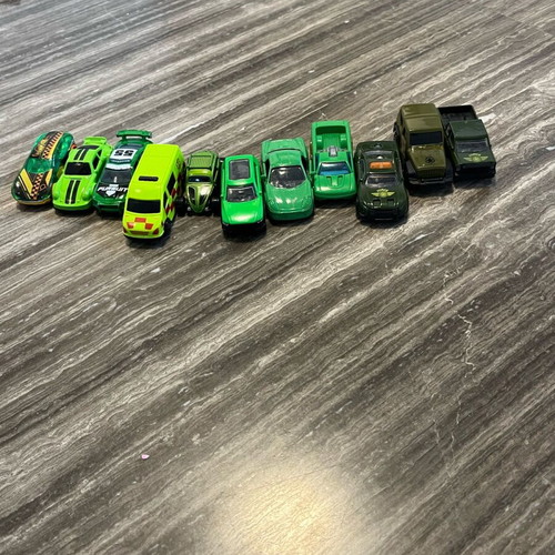 Hot Wheels toy cars like new, pack of over 70 pieces