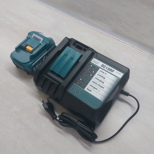 Makita DC18RF fast charger and 18V 5.5Ah Li-ion battery set new