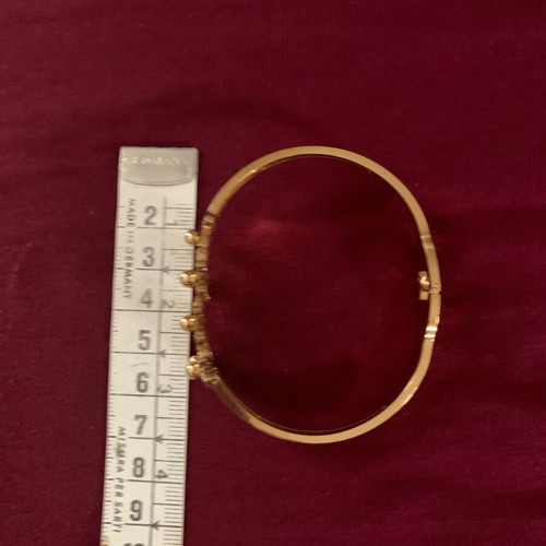 Bracelet in gold color with carved flowers like new