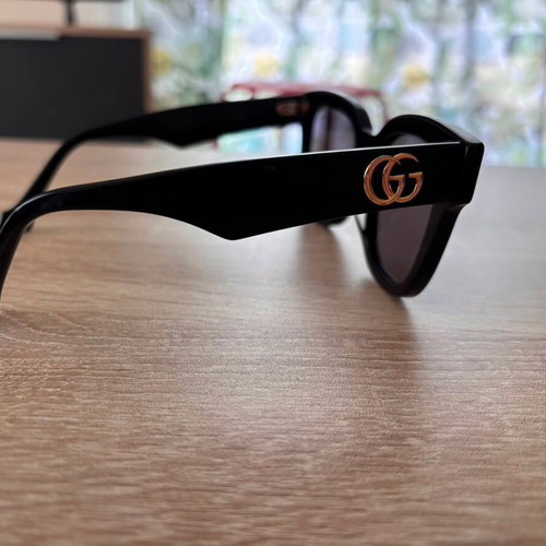 Gucci women's sunglasses used, black