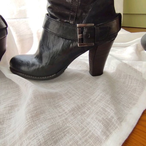 Khrio black leather ankle boots size 38 like new