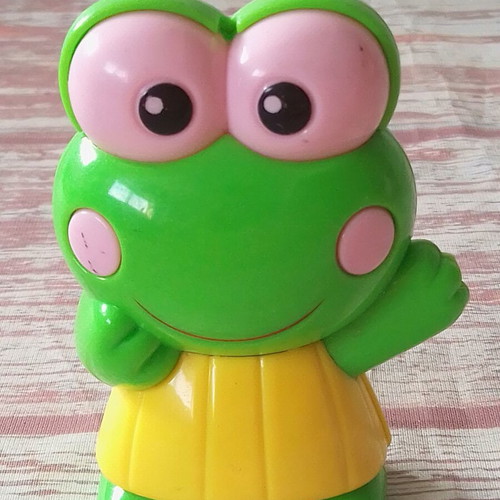 Frog rattle figure like new with rattle sound
