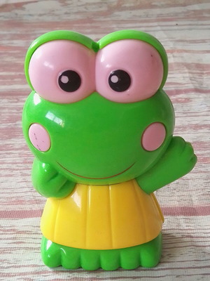 Frog rattle figure like new with rattle sound