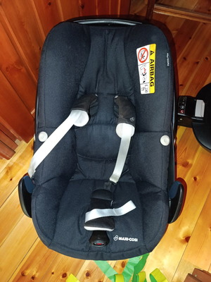 Maxi Cosi baby car seat and Isofix base like new