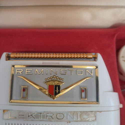 Remington electric shaver like new