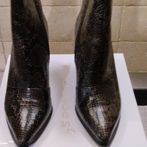 Women's ankle boots with square heel like new Black Snake size 37
