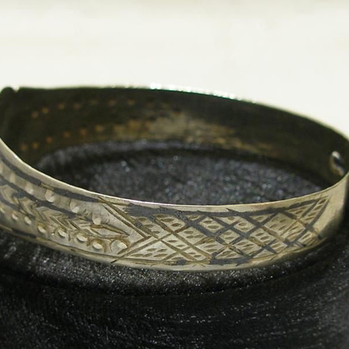 Ottoman silver bracelet 19th century with carved details and sabati enamel