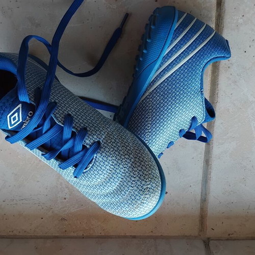 Umbro Toccare IV TF kids football shoes like new, blue, size 34