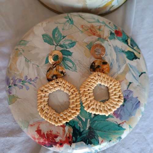 Faux summer earrings like new