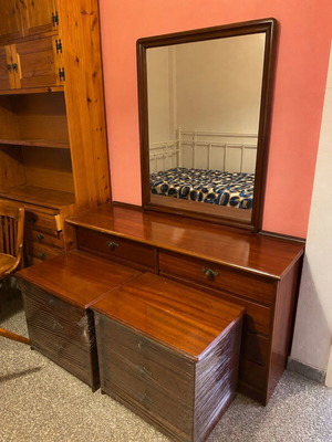 Wooden bedroom furniture set like new with two nightstands, dresser, and mirror
