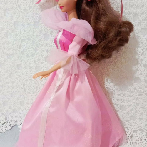 Vintage Belle doll in pink dress Mattel 1992 like new