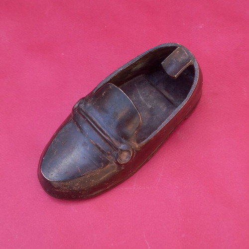Brass shoe ashtray like new, bronze