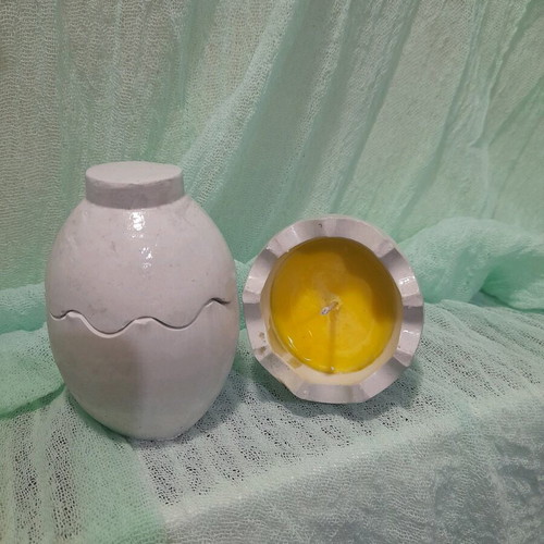 Aromatic soy candle in handmade egg-shaped candlestick new