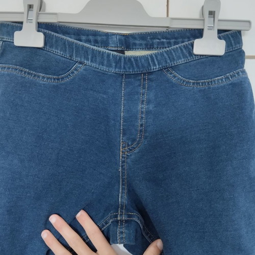 Hue women's denim leggings small used with defect