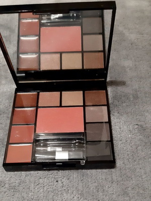 Παλέτα make up Oriflame καινούργια με σκιές, κραγιόν και ρουζ