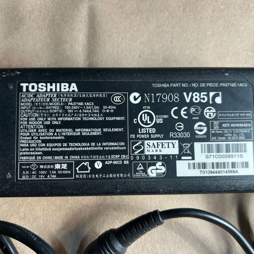 TOSHIBA PA3716E-1AC3 laptop power adapter used
