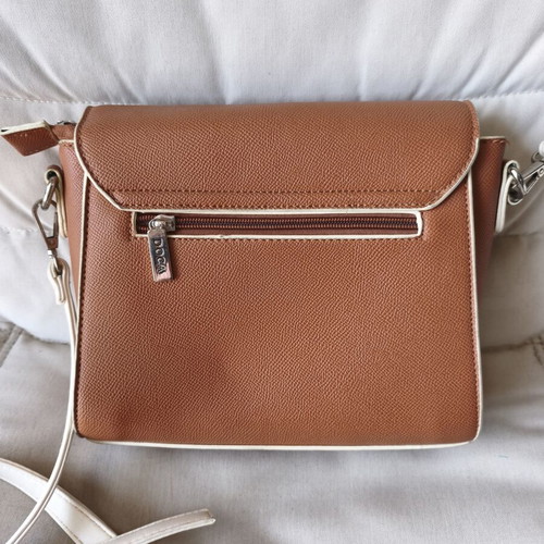 Doca crossbag like new, white and brown