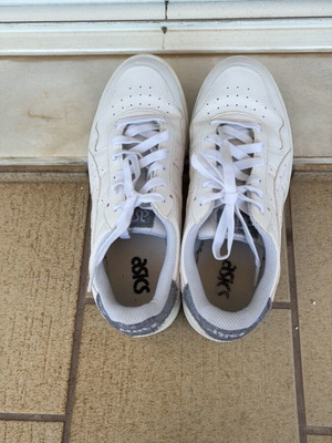 Asics women's athletic shoes, white, size 39