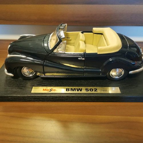 Collectible BMW 502 Maisto model like new