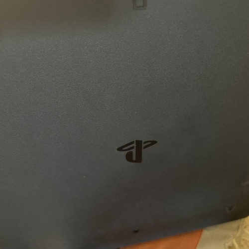 PlayStation 4 Slim 500GB like new with second controller